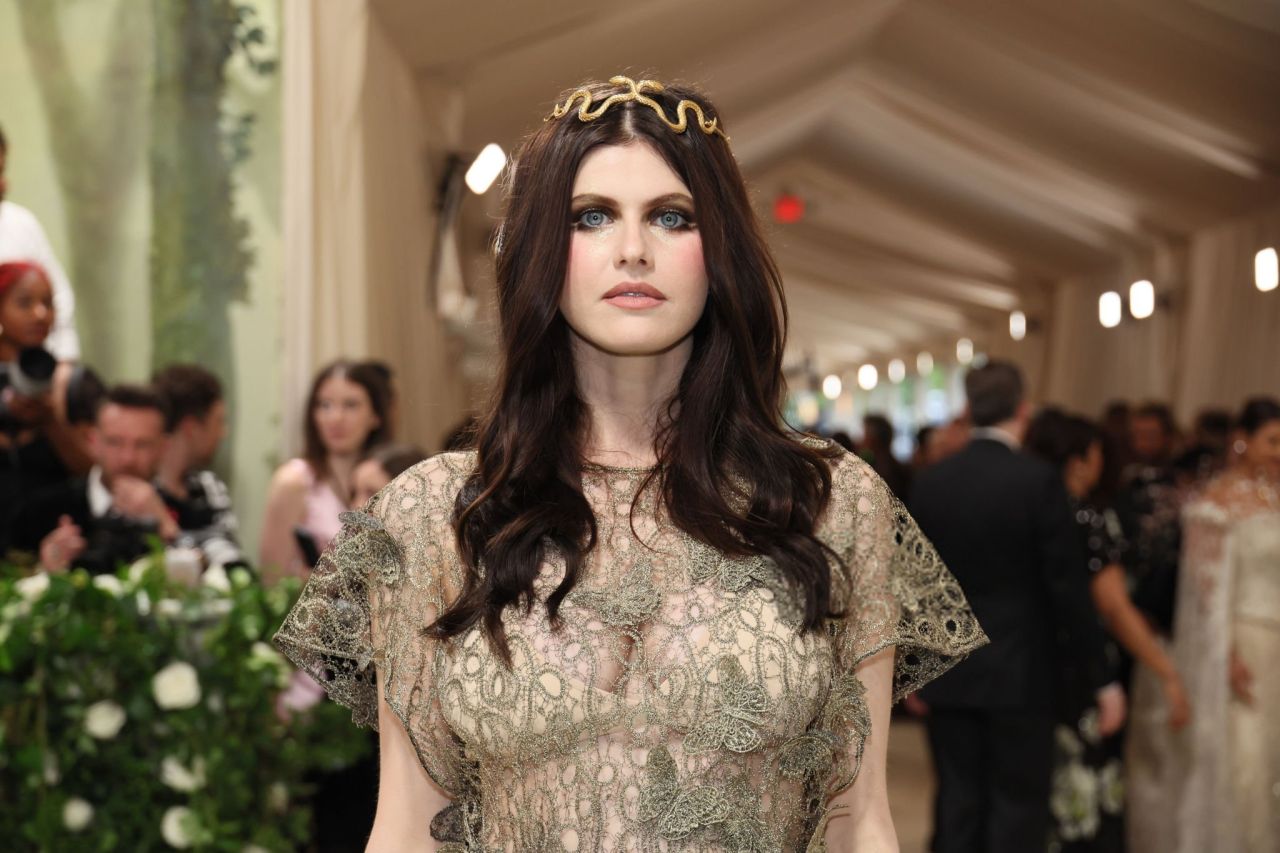 ALEXANDRA DADDARIO STUNS WITH SERPENTINE HEADPIECE AT 2024 MET GALA IN NEW YORK11